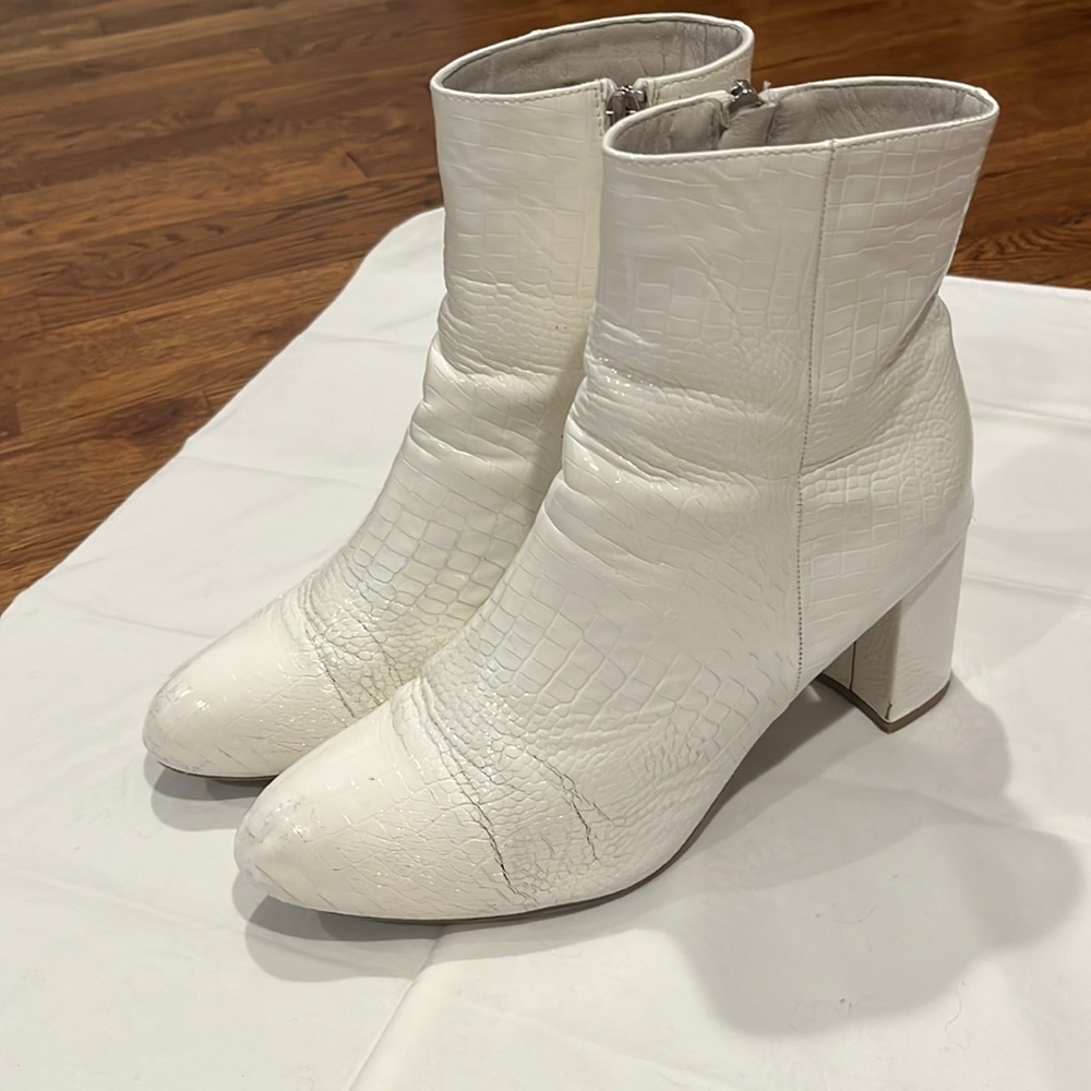 Used White Ankle high booties